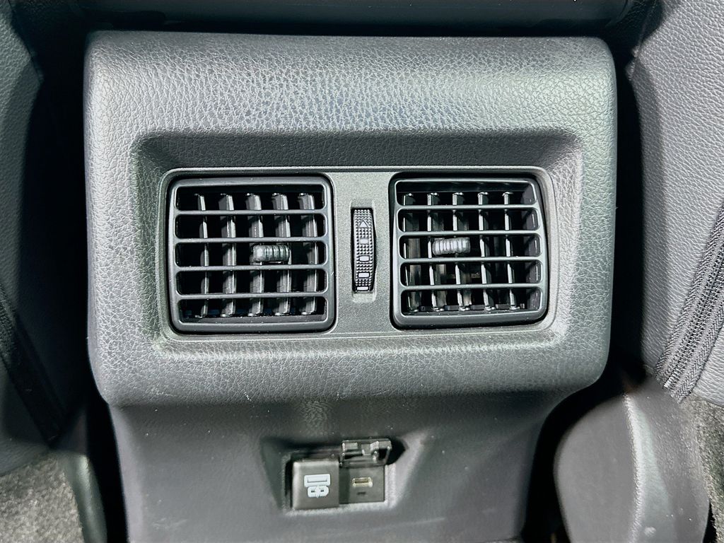 Thumbnail: 2025 Toyota Camry - 25