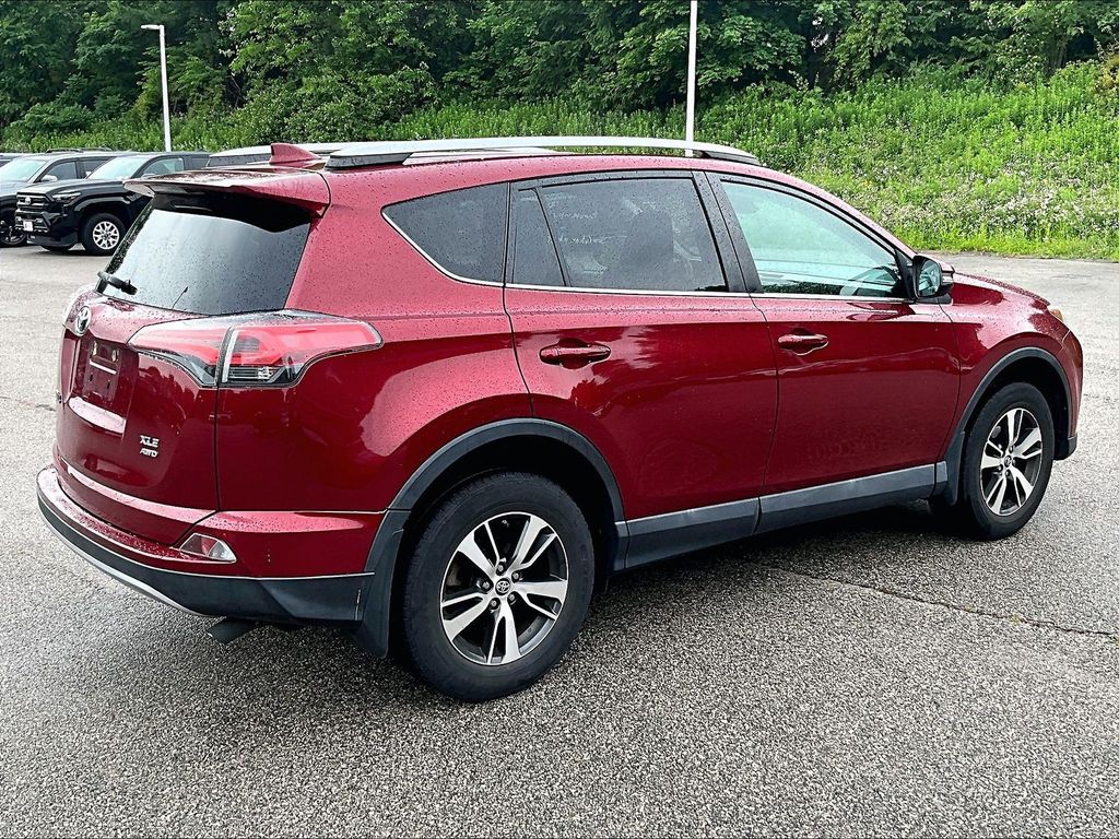 2018 Toyota RAV4 — photo 6