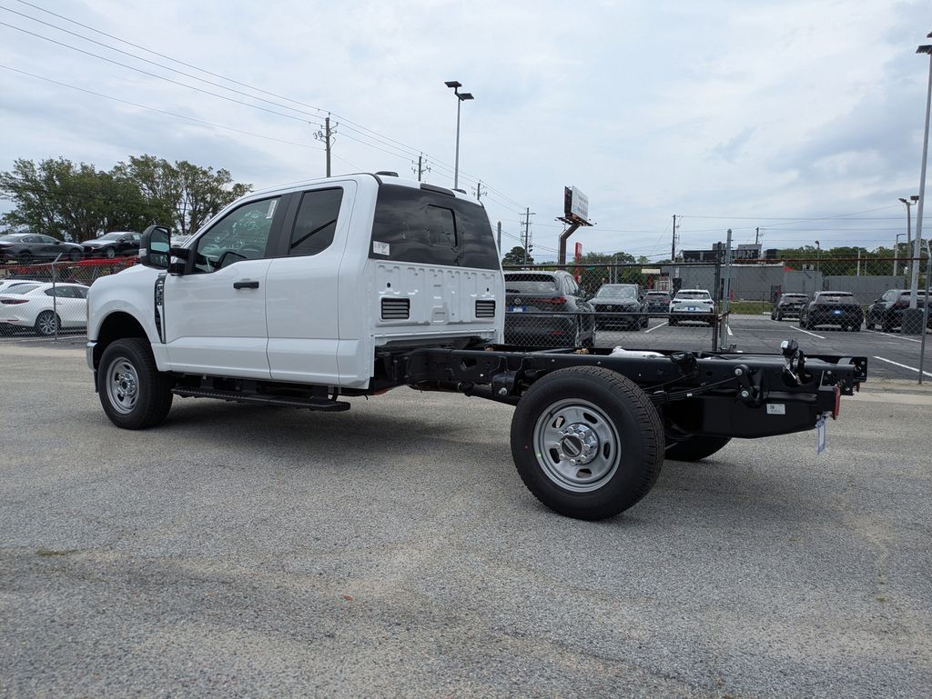 2026 Ford F-350 Chassis XL