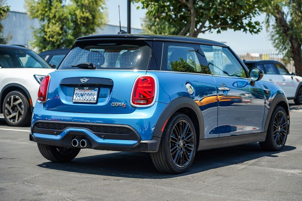 2024 MINI Cooper S Signature 8