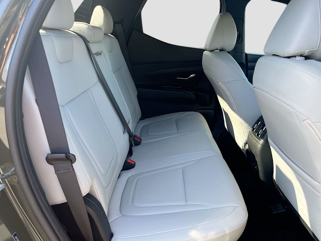 Used 2025 Green Hyundai SEL image 26