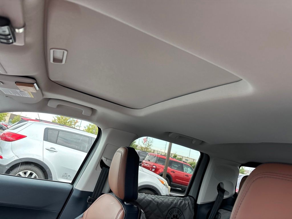 Used 2024 Green Ford Lariat image 6