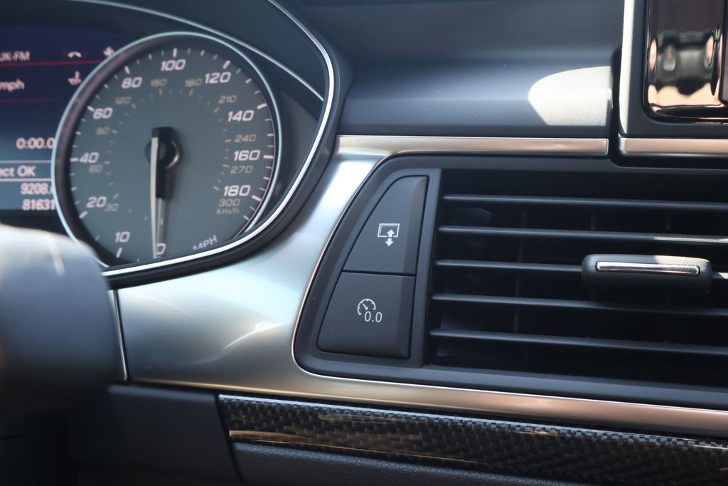 Thumbnail: 2016 Audi S6 - 32