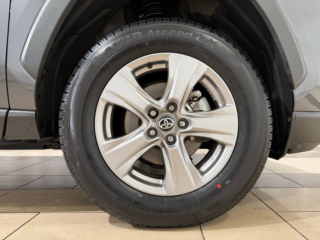 2023 Toyota RAV4 XLE 9