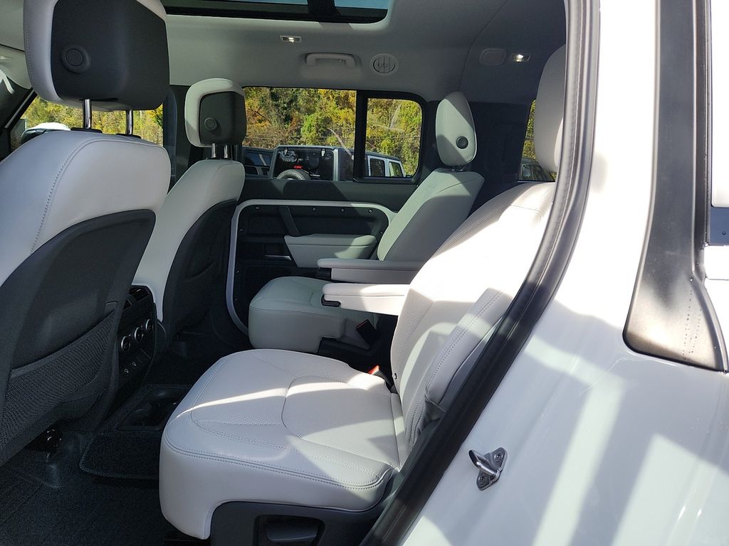 Thumbnail: 2025 Land Rover Defender - 5