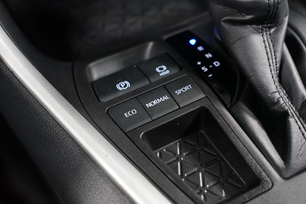 Thumbnail: 2024 Toyota RAV4 - 22