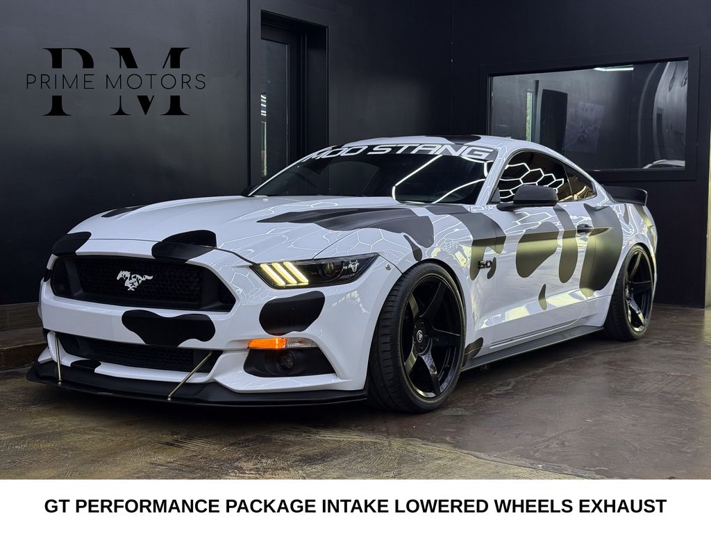 Oxford White 2017 Ford Mustang Coupe Rear-Wheel Drive 6-Speed Manual