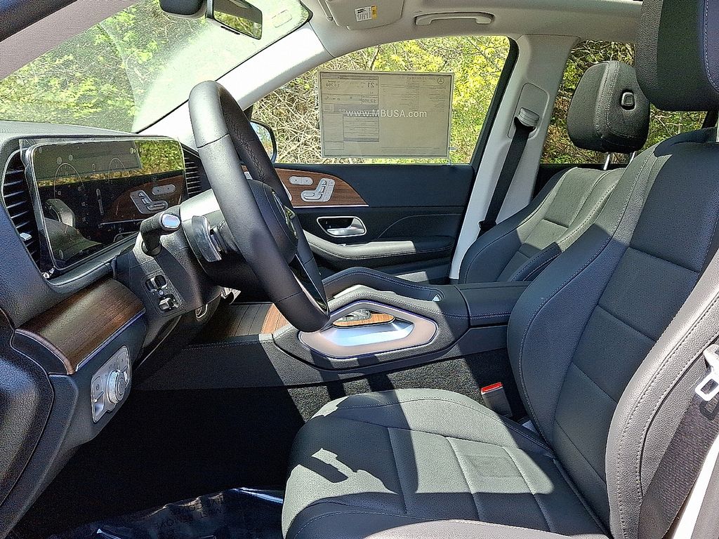 Thumbnail: 2026 Mercedes-Benz GLE - 10