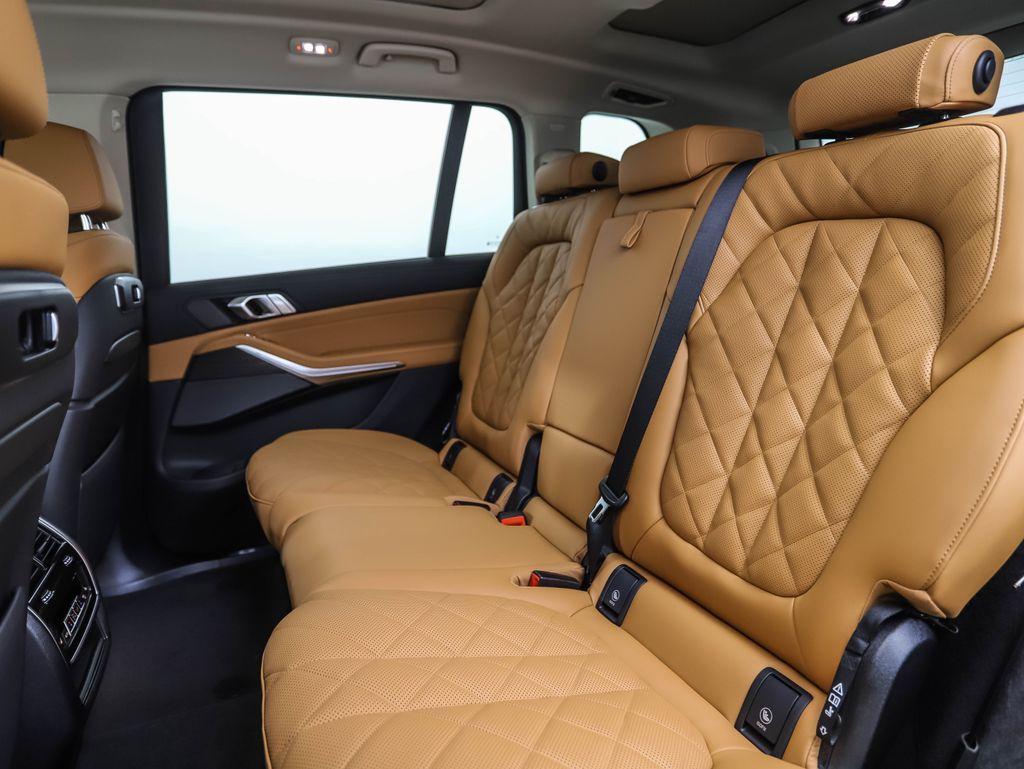 Thumbnail: 2026 BMW X7 - 22