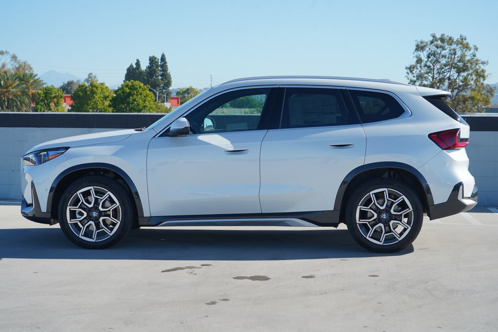 Thumbnail: 2027 BMW X1 - 5