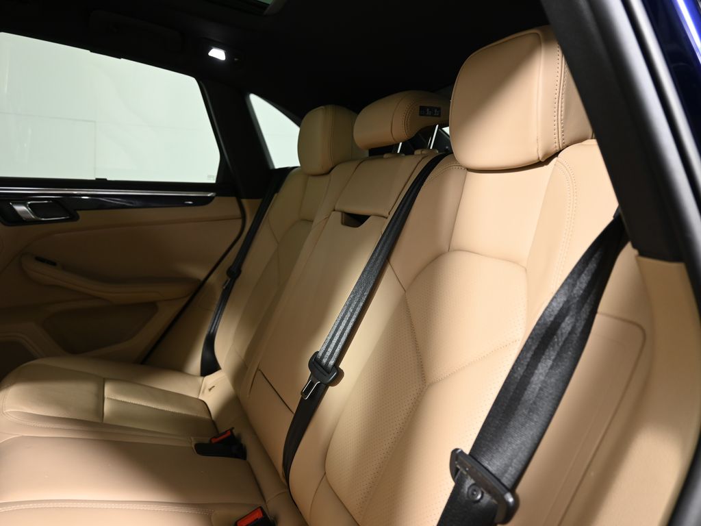 Thumbnail: 2025 Porsche Macan - 7