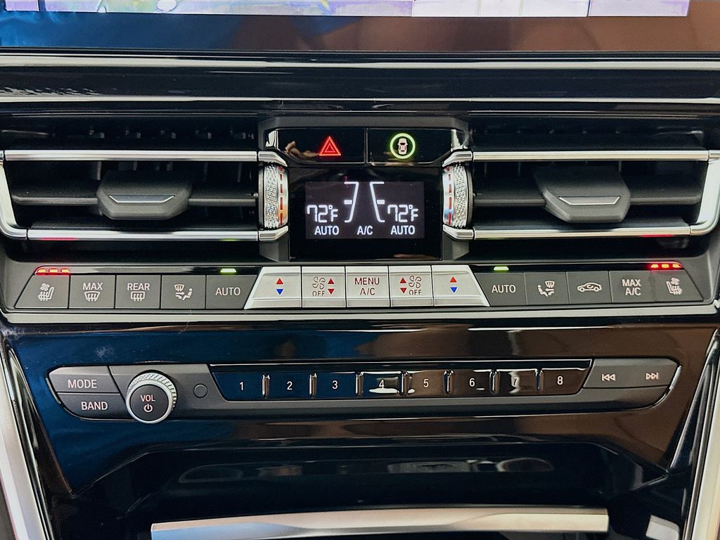 Thumbnail: 2026 BMW 8 Series - 14