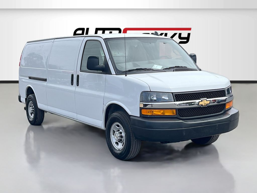 2023 Chevrolet Express 2500 Extended Work Van HD's photo