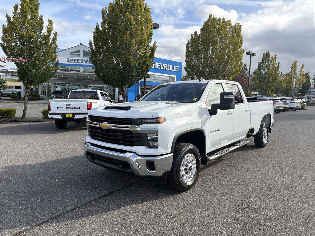 Summit White 2026 Chevrolet Silverado 2500HD Pickup Truck Four-Wheel Drive Automatic