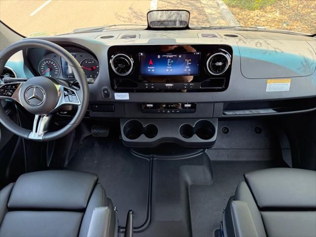 Thumbnail: 2025 Mercedes-Benz Sprinter - 26