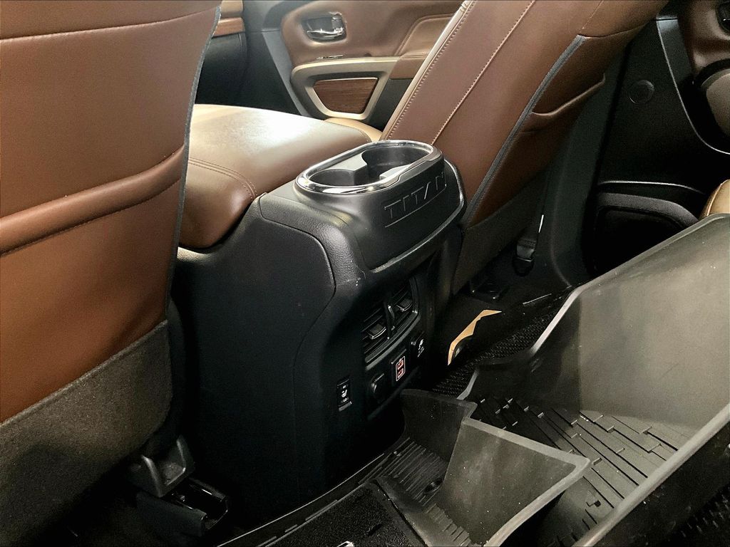 2024 Nissan Titan — photo 24