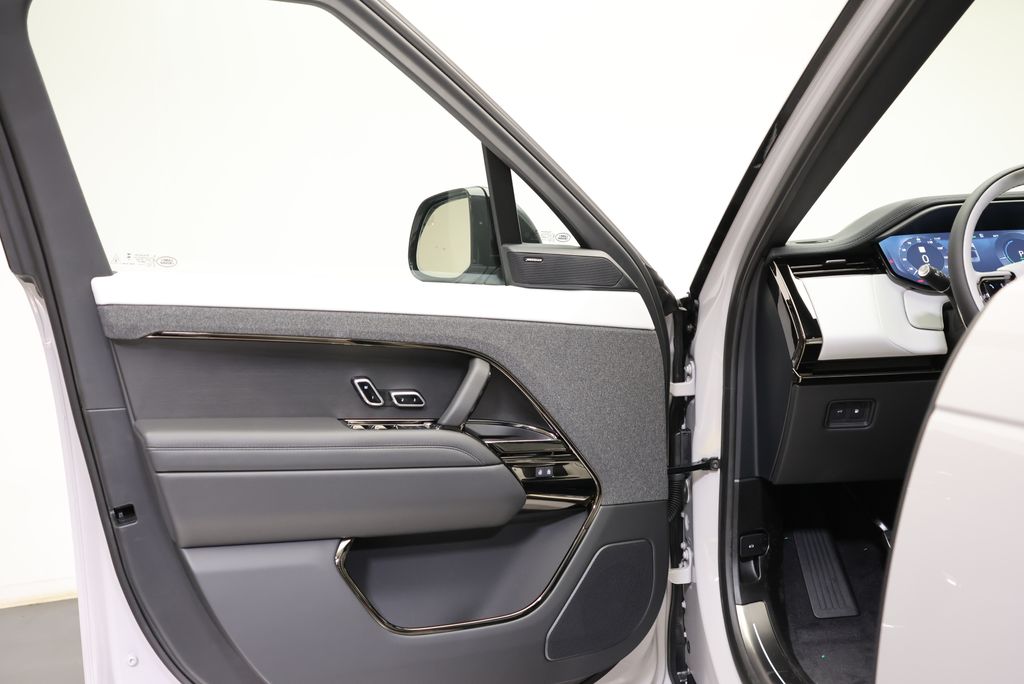 Thumbnail: 2027 Land Rover Range Rover Sport - 24