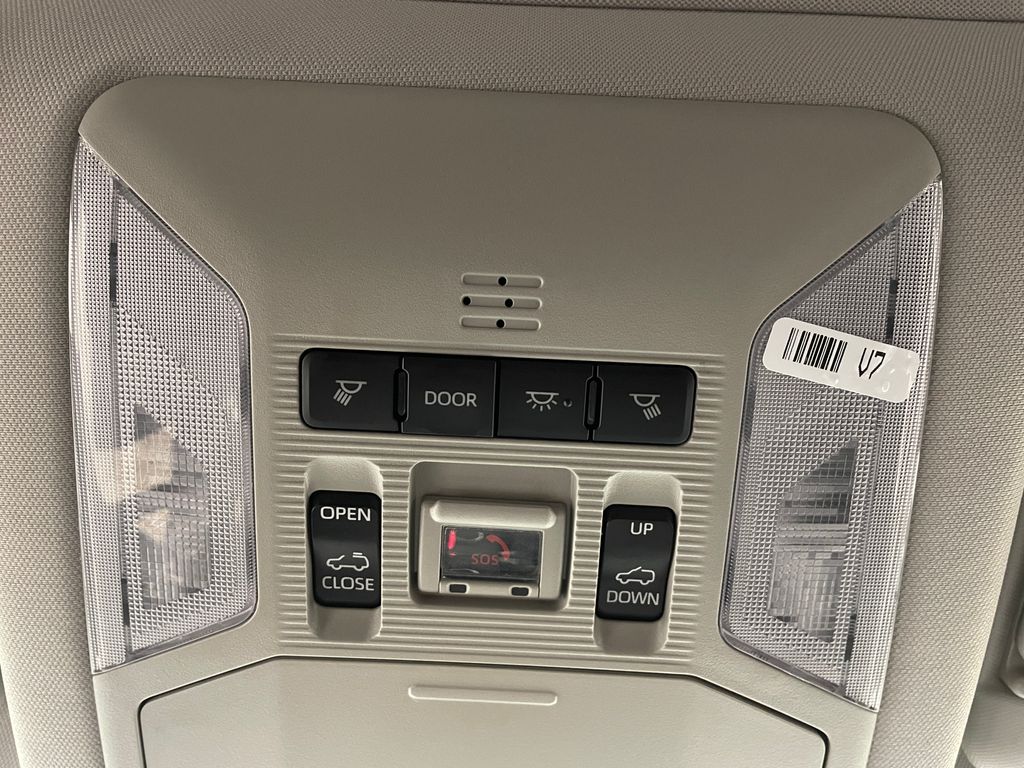 2024 Toyota RAV4 XLE 32