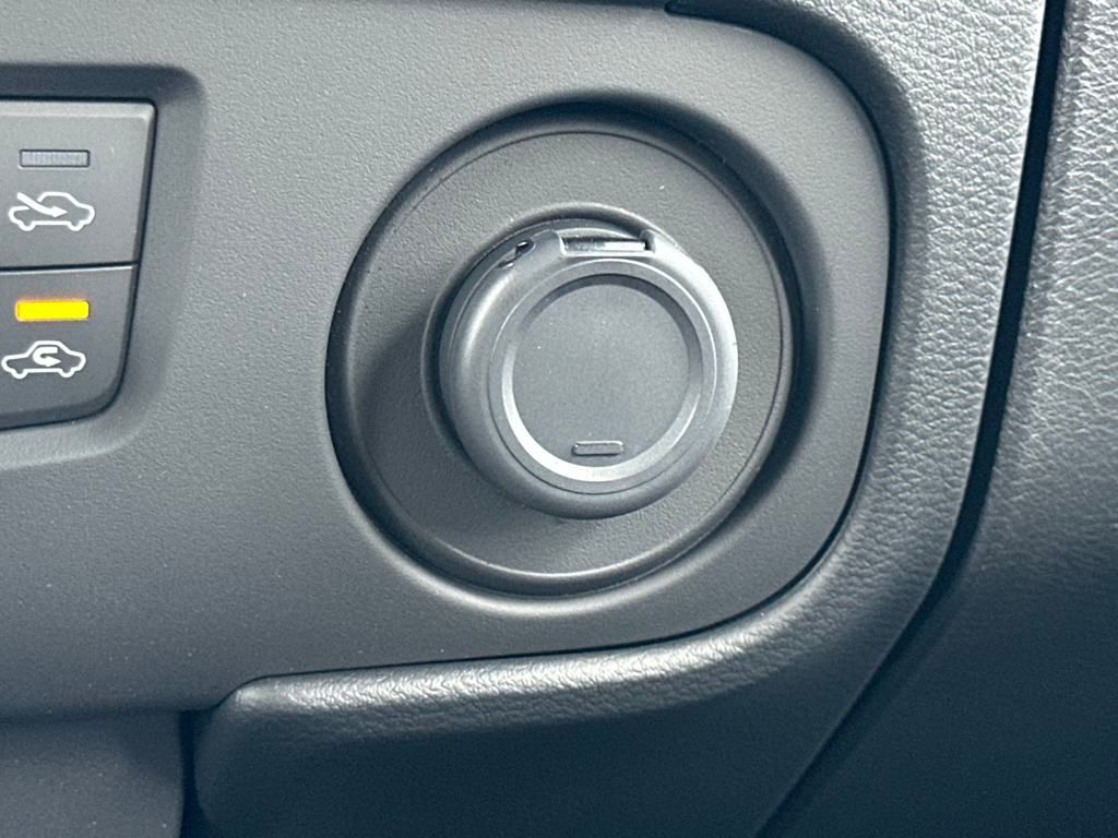 2025 Nissan Frontier SV photo