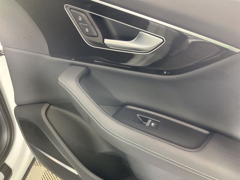 Thumbnail: 2025 Audi Q7 - 24