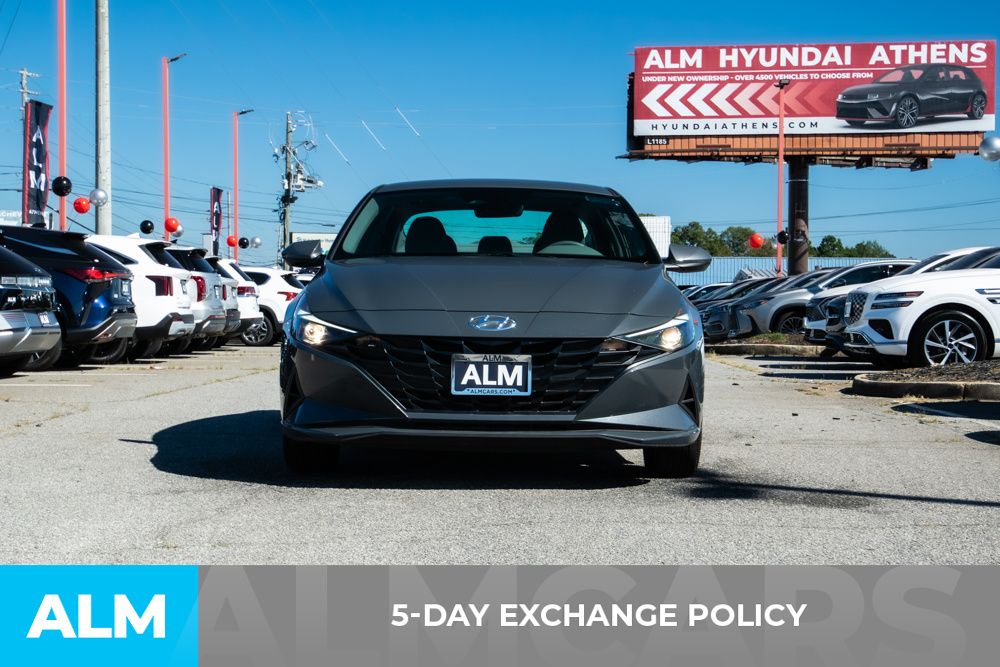 2023 Hyundai Elantra SEL photo 3