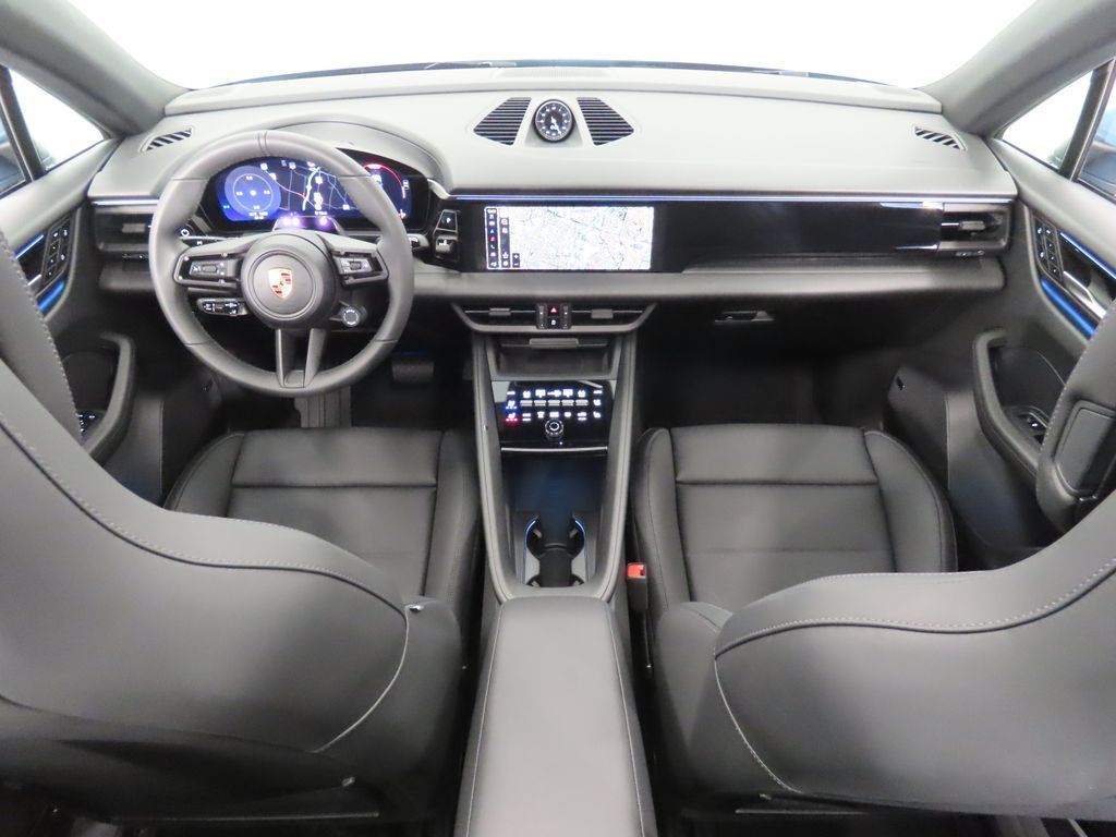 Thumbnail: 2026 Porsche Macan - 17