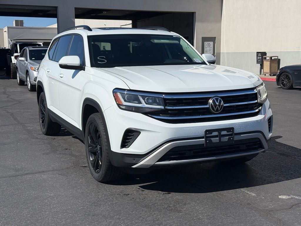 Pure White 2022 Volkswagen Atlas SUV / Crossover All-Wheel Drive 8-Speed Automatic