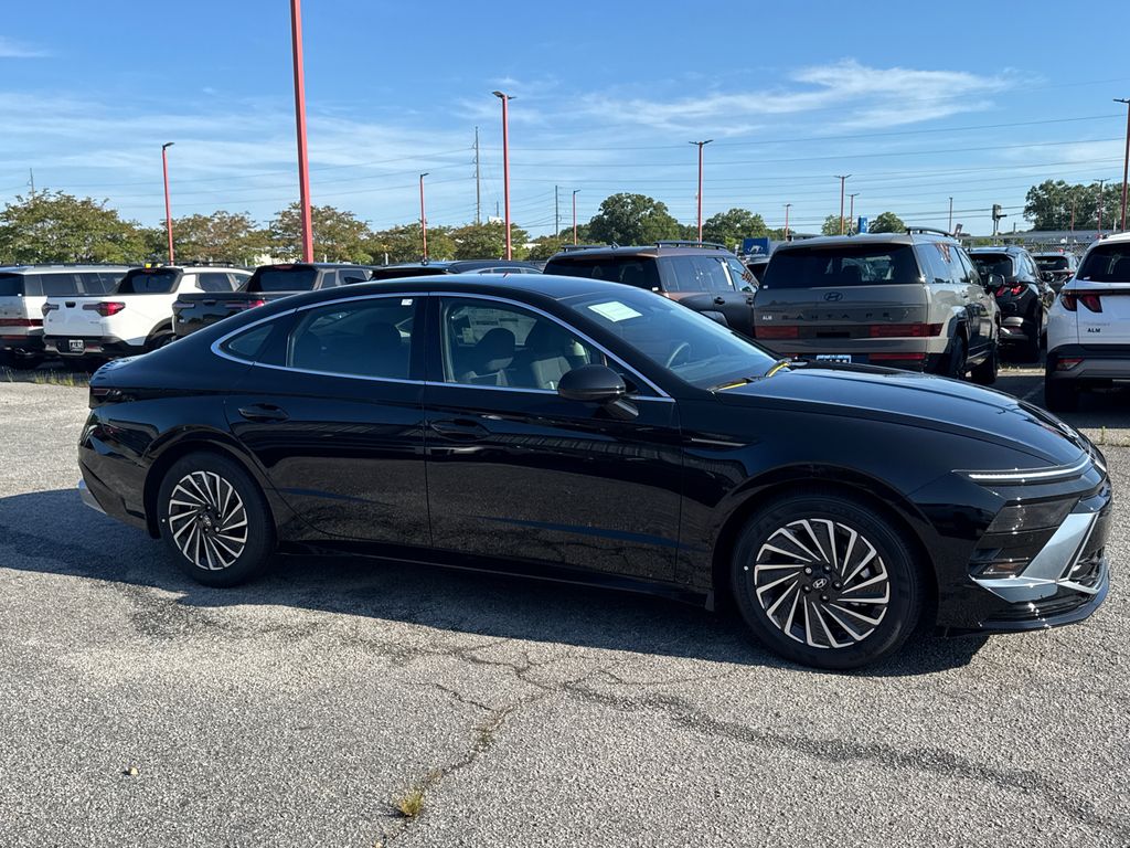 2025 Hyundai Sonata Hybrid SEL photo 3