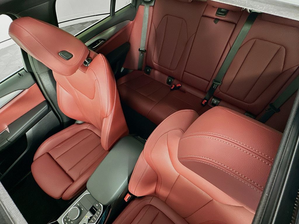 Thumbnail: 2025 BMW X4 - 22