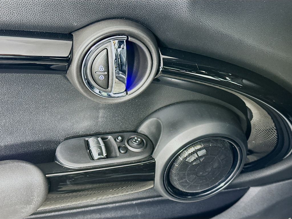 Thumbnail: 2020 MINI Cooper - 18