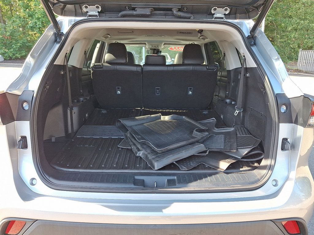 Thumbnail: 2022 Toyota Highlander - 29