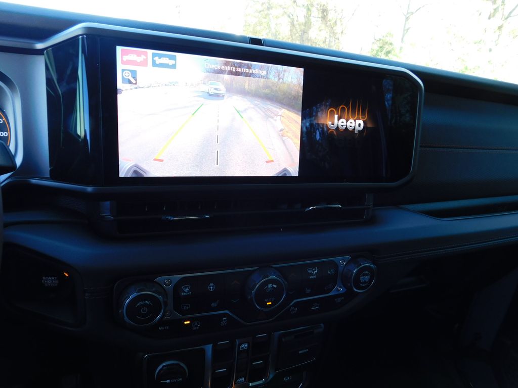 Thumbnail: 2025 Jeep Gladiator - 10