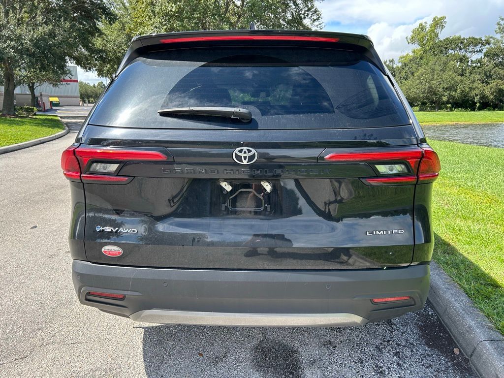 Thumbnail: 2024 Toyota Grand Highlander - 4