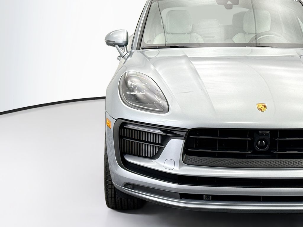 Thumbnail: 2026 Porsche Macan - 12