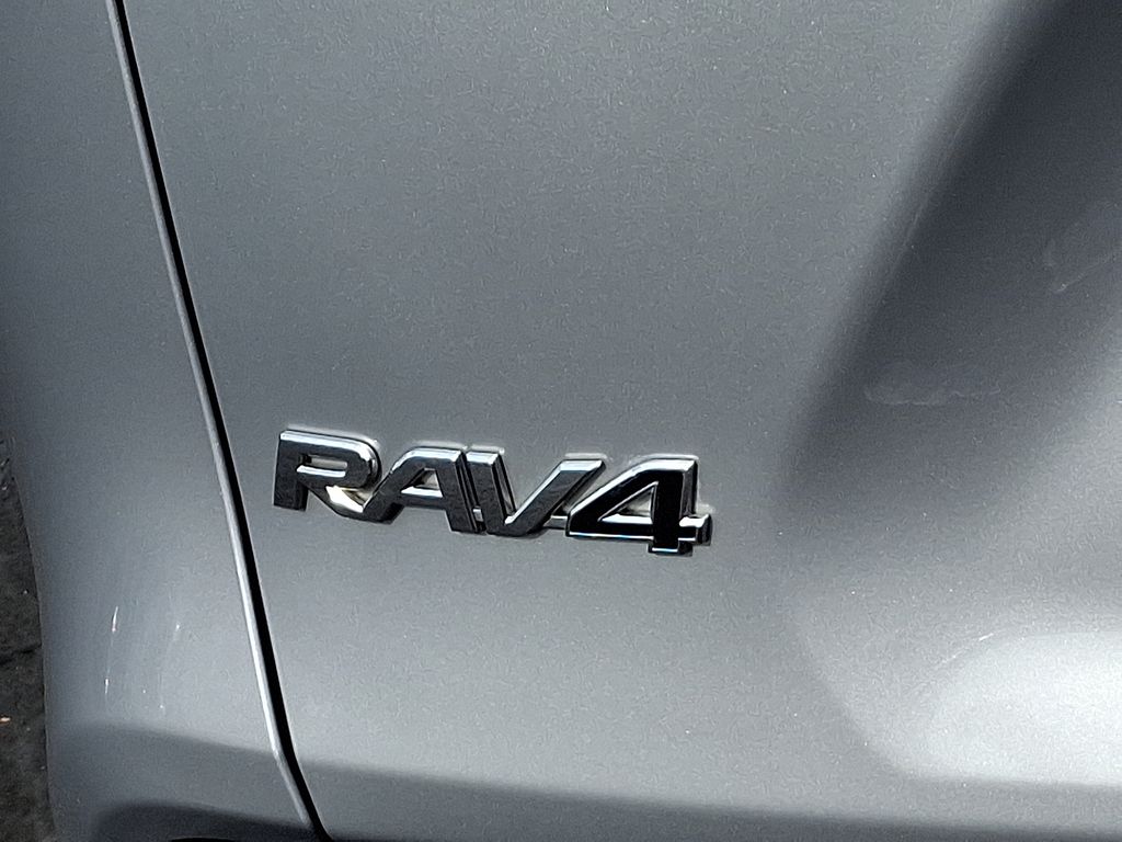 Thumbnail: 2021 Toyota RAV4 - 32