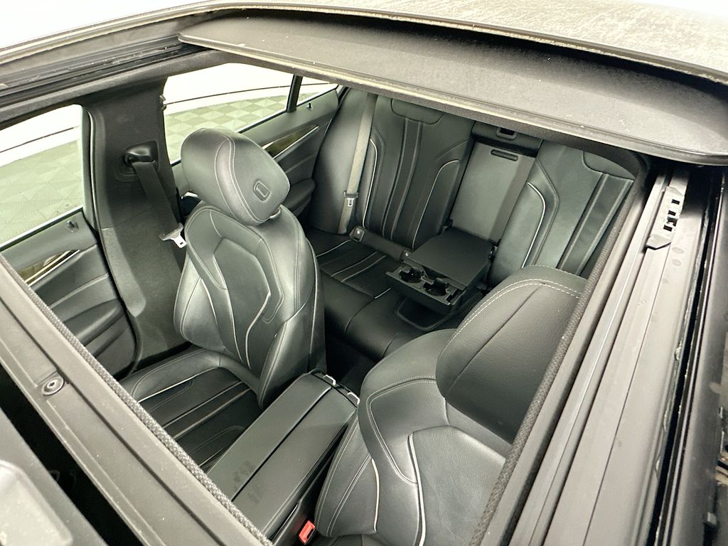 Thumbnail: 2019 BMW 5 Series - 22