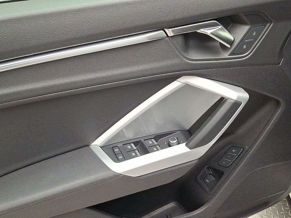 Thumbnail: 2022 Audi Q3 - 12