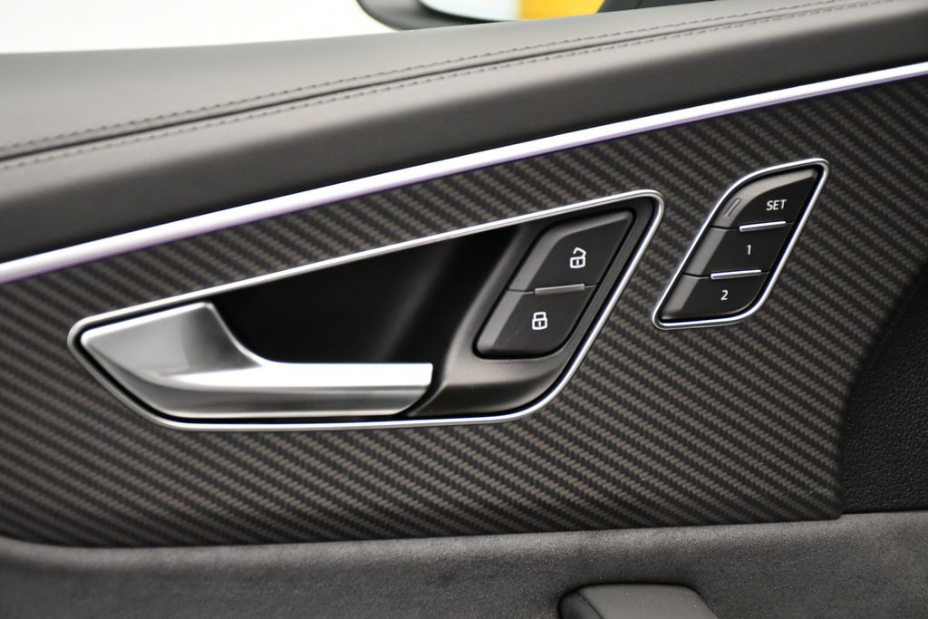 Thumbnail: 2026 Audi SQ8 - 31