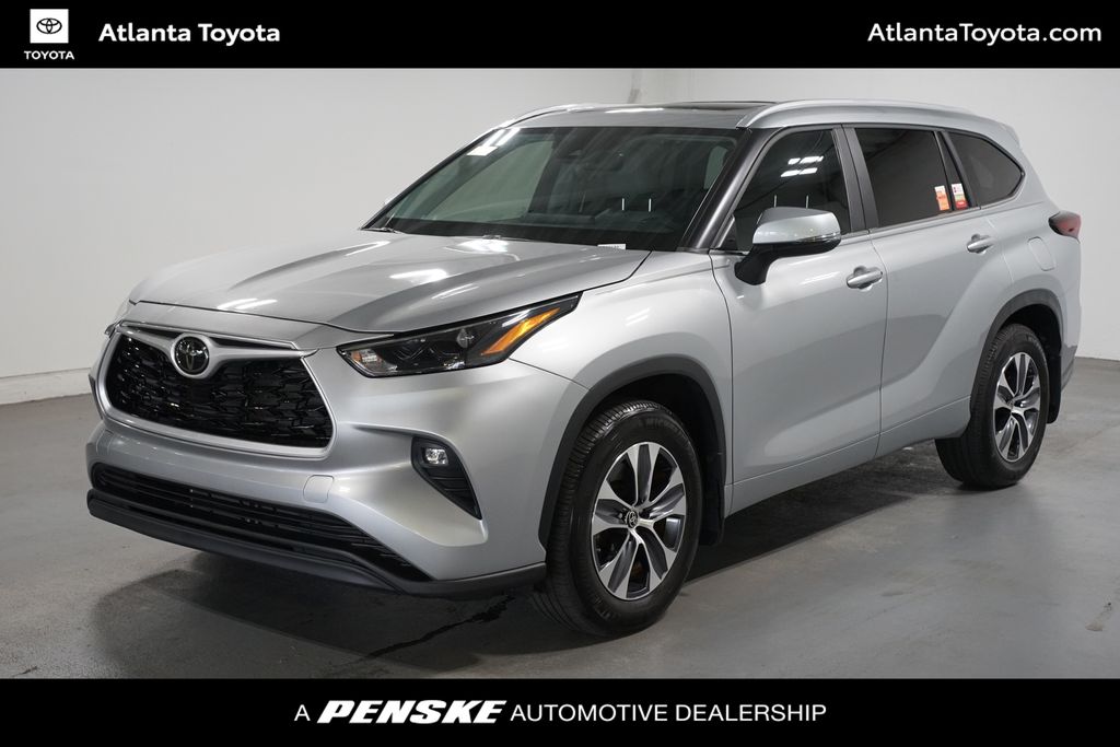 Celestial Silver Metallic 2024 Toyota Highlander SUV / Crossover Front-Wheel Drive 8-Speed Automatic