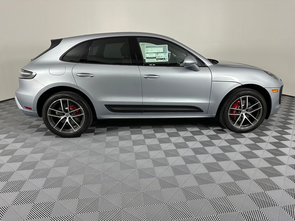 Thumbnail: 2026 Porsche Macan - 11