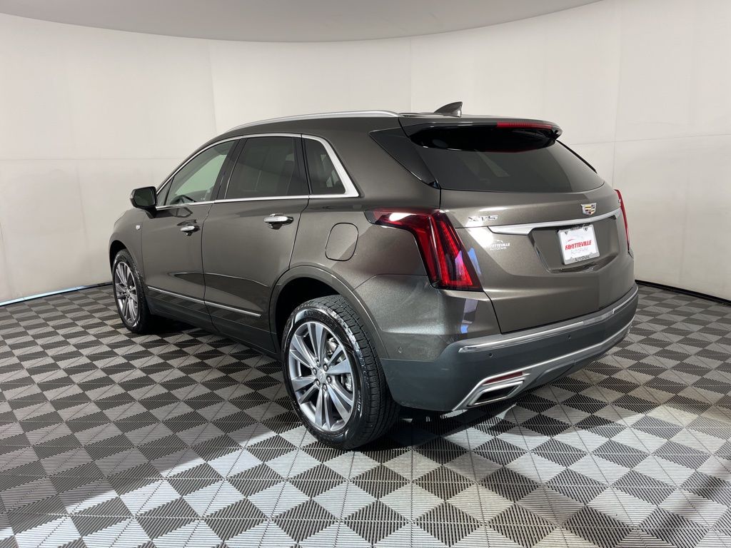 Thumbnail: 2020 Cadillac XT5 - 3