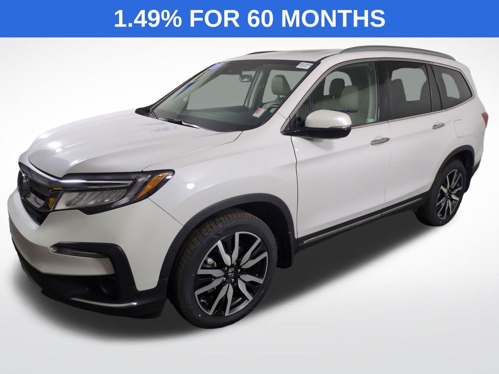 2022 Honda Pilot Touring AWD with Rear Captain's Chairs