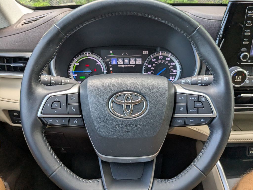 2022 Toyota Highlander Hybrid XLE