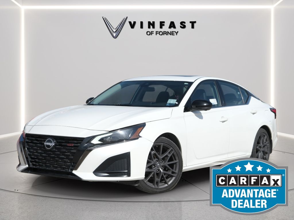 Pearl White Tricoat 2023 Nissan Altima 2.0 SR FWD Sedan Front-Wheel Drive Continuously Variable Transmission