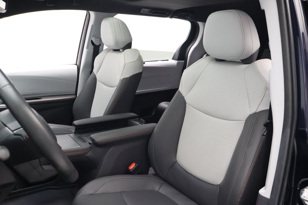 Thumbnail: 2024 Toyota Sienna - 13