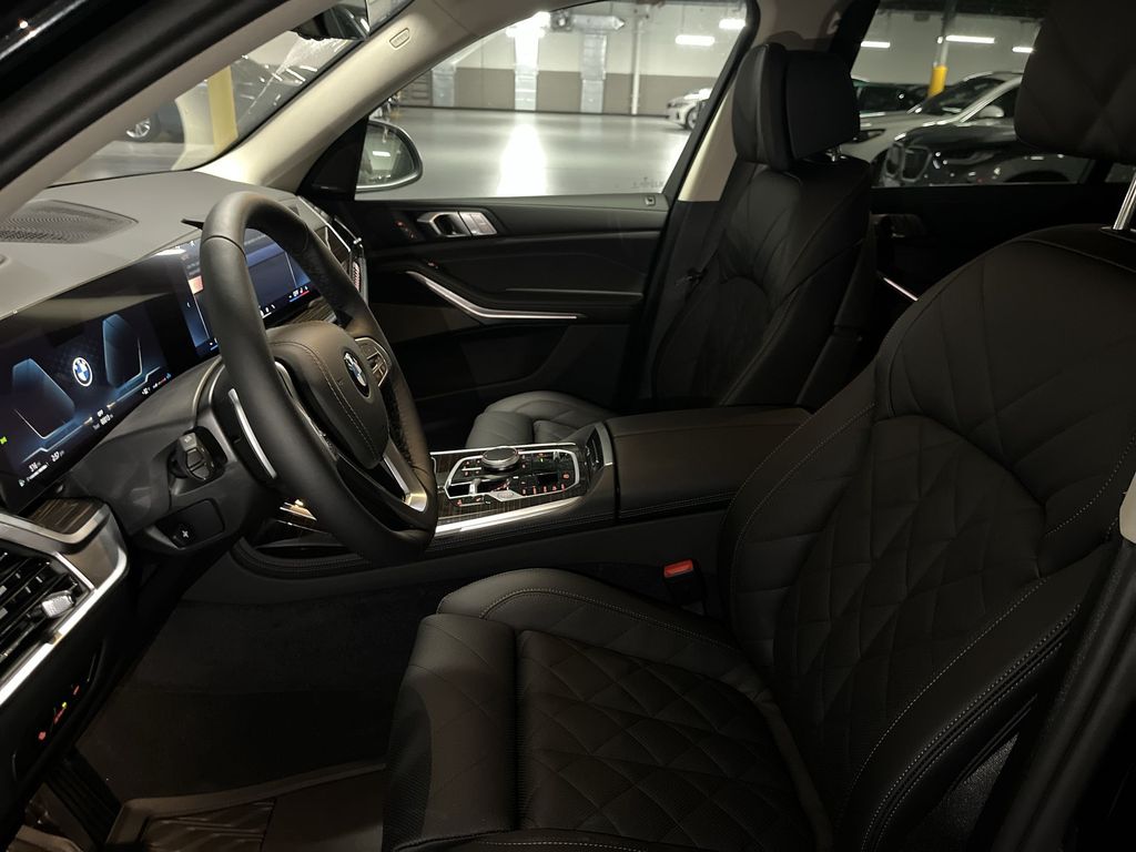 Thumbnail: 2026 BMW X7 - 11