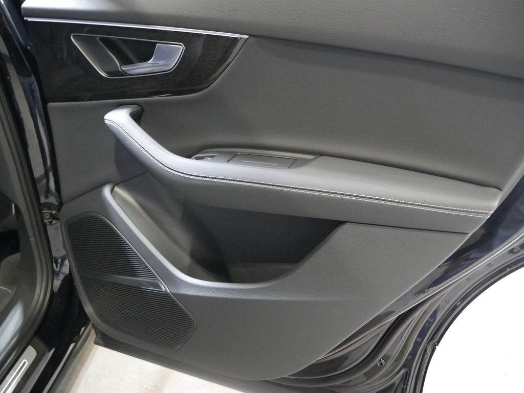 Thumbnail: 2026 Audi Q7 - 23