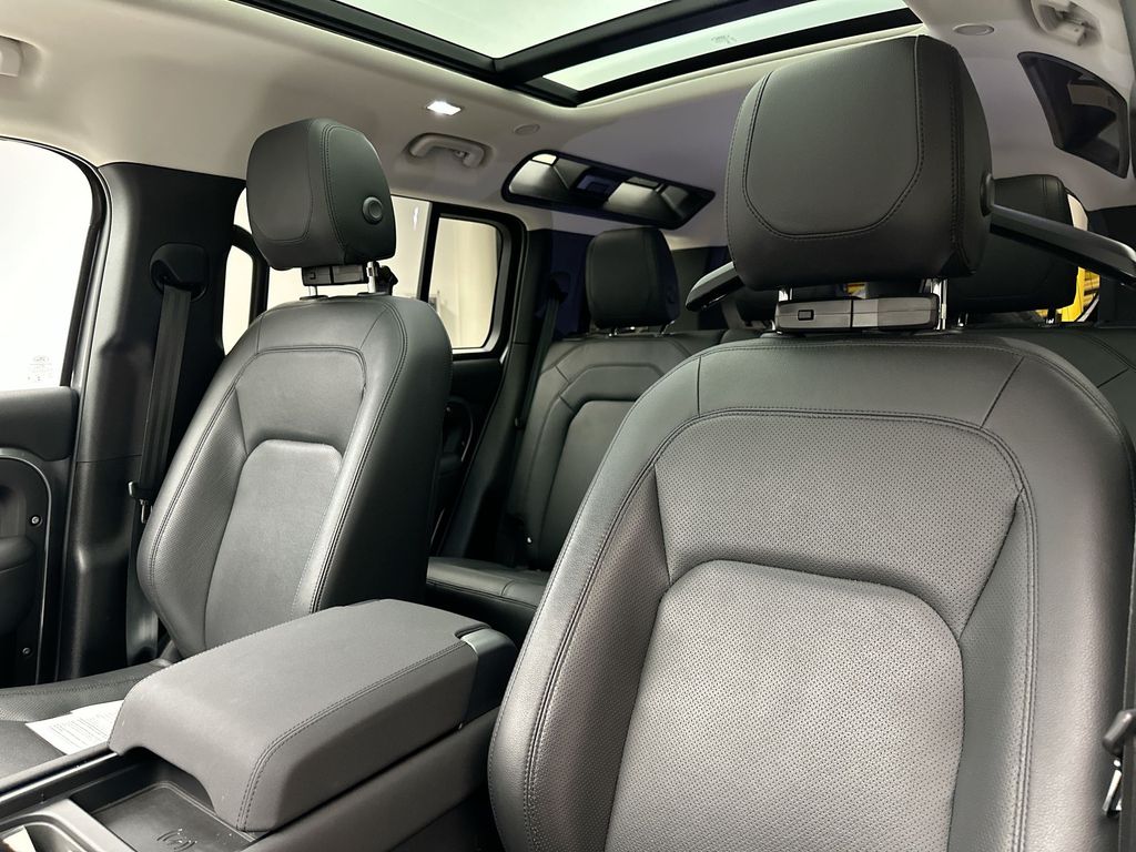 2023 Land Rover Defender 110 10