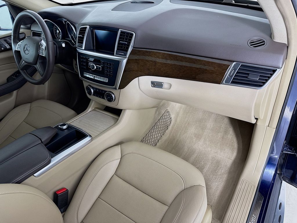 Thumbnail: 2015 Mercedes-Benz M-Class - 17