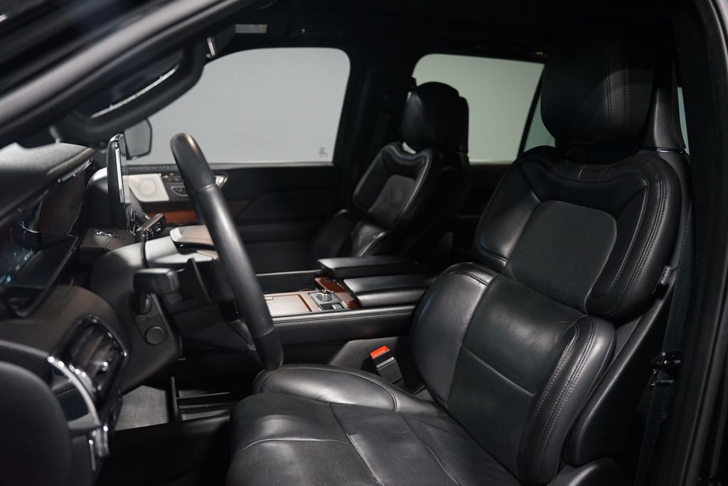 Thumbnail: 2020 Lincoln Navigator - 7